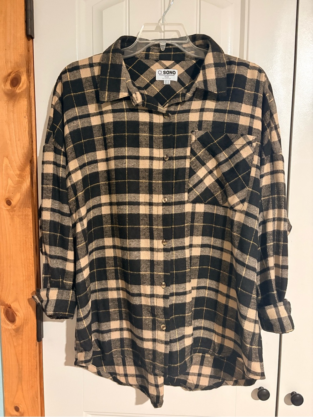 Women’s Ci Sono Black and Cream Flannel Plaid Button-Down Shirt NWT